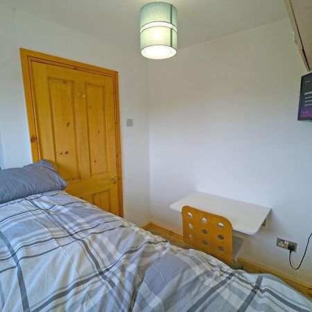Cosy Single Room, Smart Tv, 5 Minute Walk From Train Station Bolton Exterior foto