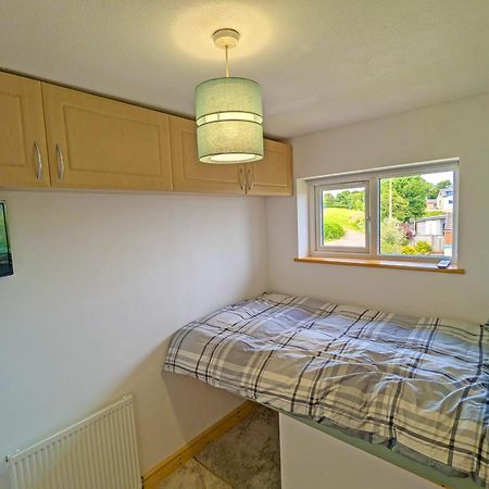 Cosy Single Room, Smart Tv, 5 Minute Walk From Train Station Bolton Exterior foto